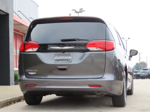 More photos of 2022 Chrysler Voyager LX at Richmond Car and Truck Center, KY