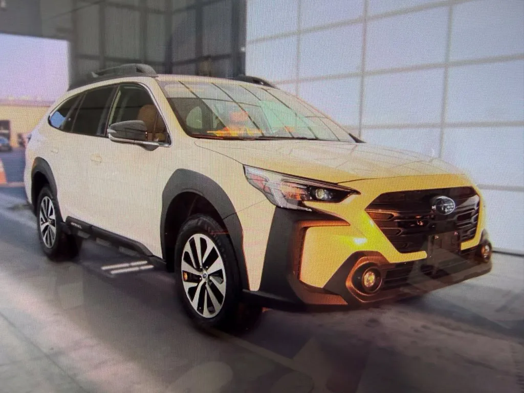 White 2023 Subaru Outback Premium for sale in Richmond, KY