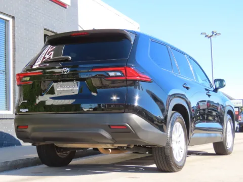 More photos of 2025 Toyota Grand Highlander XLE at Richmond Car and Truck Center, KY