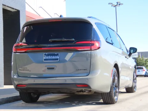 More photos of 2025 Chrysler Pacifica Limited at Richmond Car and Truck Center, KY