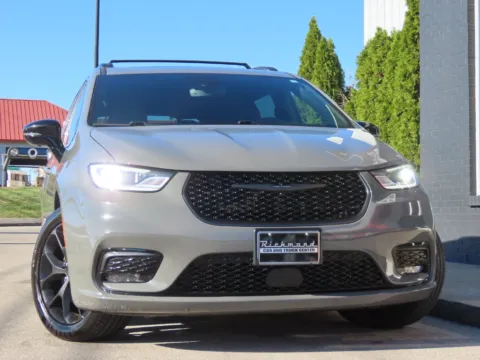 Photos of 2025 Chrysler Pacifica Limited for sale in Richmond, KY at Richmond Car and Truck Center