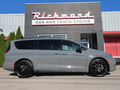 Another view of 2025 Chrysler Pacifica Limited for sale in Richmond, KY at Richmond Car and Truck Center