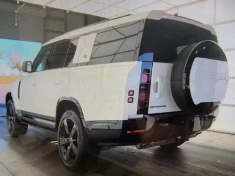 More photos of 2024 Land Rover Defender 130 X-Dynamic SE at Richmond Car and Truck Center, KY