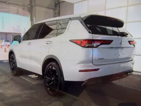 More photos of 2023 Mitsubishi Outlander SE Black Edition at Richmond Car and Truck Center, KY