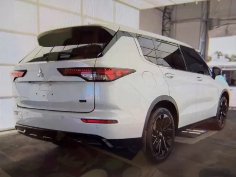 More photos of 2023 Mitsubishi Outlander SE Black Edition at Richmond Car and Truck Center, KY