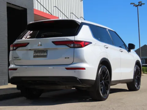 More photos of 2023 Mitsubishi Outlander SE Black Edition at Richmond Car and Truck Center, KY