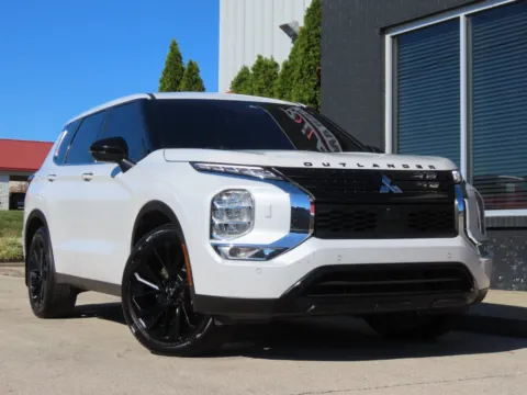 White 2023 Mitsubishi Outlander SE Black Edition for sale in Richmond, KY