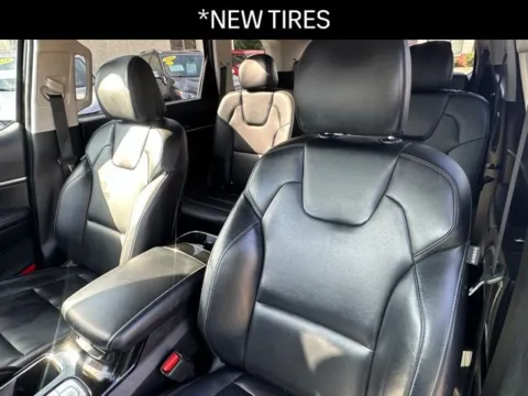 Photos of 2022 Kia Telluride S for sale in Milwaukee, WI at Diamond Jim's West Allis