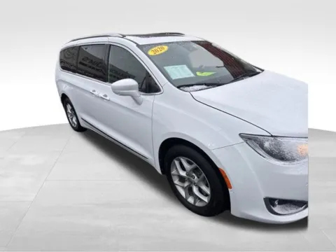 Photos of 2020 Chrysler Pacifica Touring L Plus for sale in Milwaukee, WI at Diamond Jim's West Allis