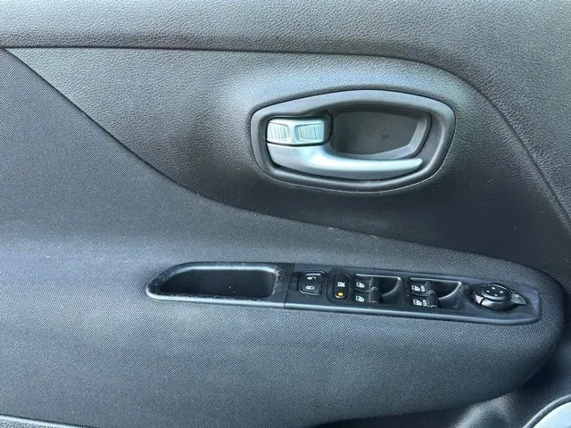 2020 Jeep Renegade Latitude - Photo 11