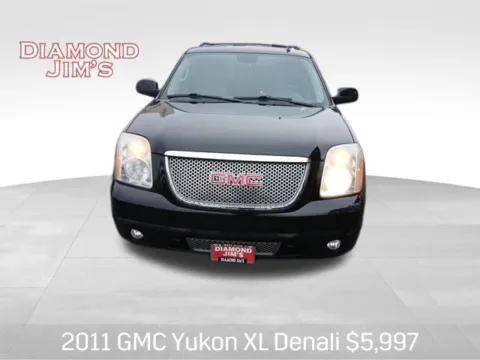 Black 2011 GMC Yukon XL Denali for sale in Milwaukee, WI