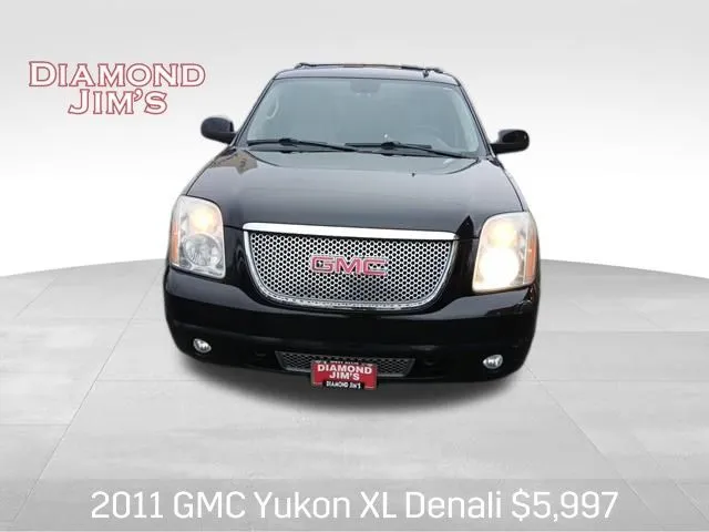 Black 2011 GMC Yukon XL Denali for sale in Milwaukee, WI