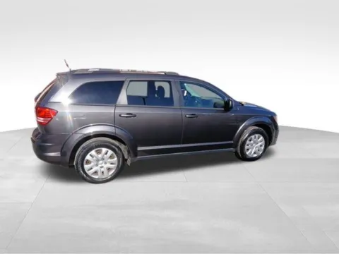 More photos of 2017 Dodge Journey SE at Diamond Jim's West Allis, WI