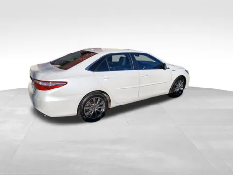 More photos of 2015 Toyota Camry Hybrid XLE at Diamond Jim's West Allis, WI