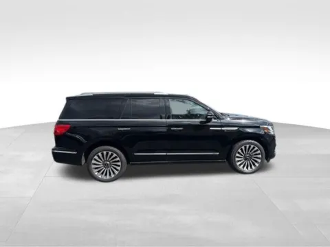 Photos of 2018 Lincoln Navigator Reserve for sale in Milwaukee, WI at Diamond Jim's West Allis