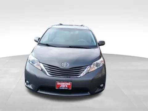 Photos of 2011 Toyota Sienna XLE for sale in Milwaukee, WI at Diamond Jim's West Allis