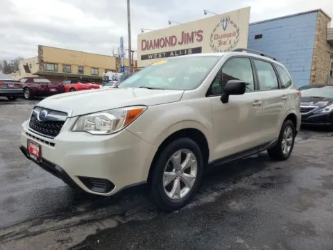 White 2015 Subaru Forester 2.5i for sale in Milwaukee, WI