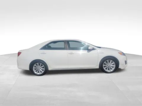 More photos of 2014 Toyota Camry Hybrid SE Limited Edition at Diamond Jim's West Allis, WI