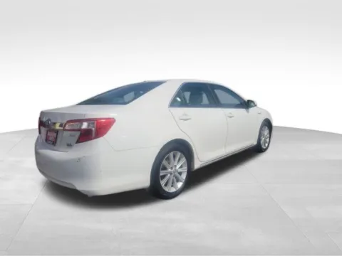 More photos of 2014 Toyota Camry Hybrid SE Limited Edition at Diamond Jim's West Allis, WI