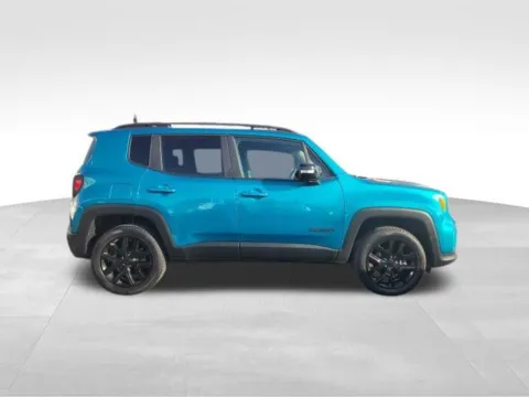 More photos of 2022 Jeep Renegade Altitude at Diamond Jim's West Allis, WI