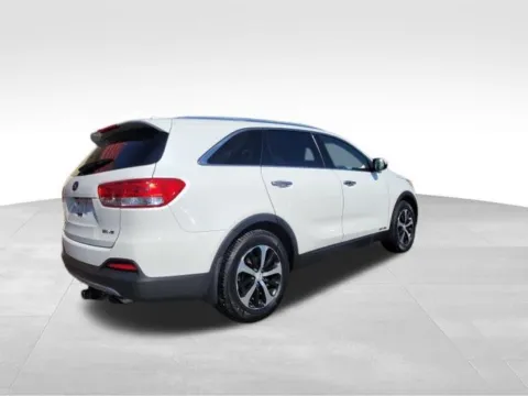 More photos of 2017 Kia Sorento EX at Diamond Jim's West Allis, WI