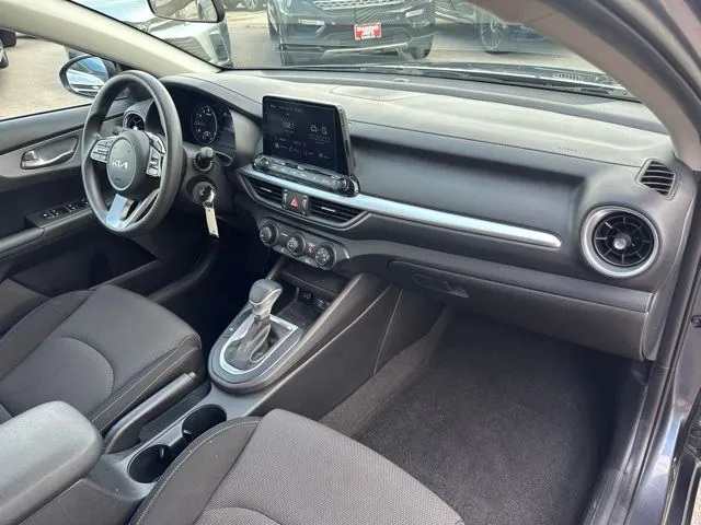 2023 Kia Forte LXS - Photo 24