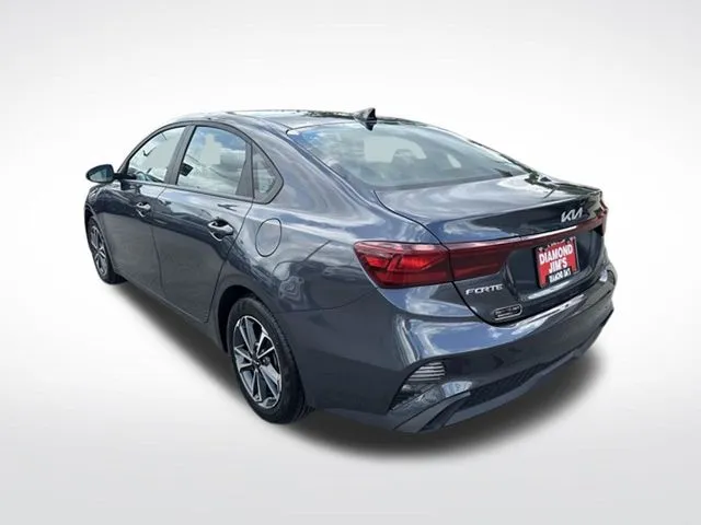 2023 Kia Forte LXS - Photo 17