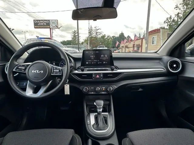 2023 Kia Forte LXS - Photo 29