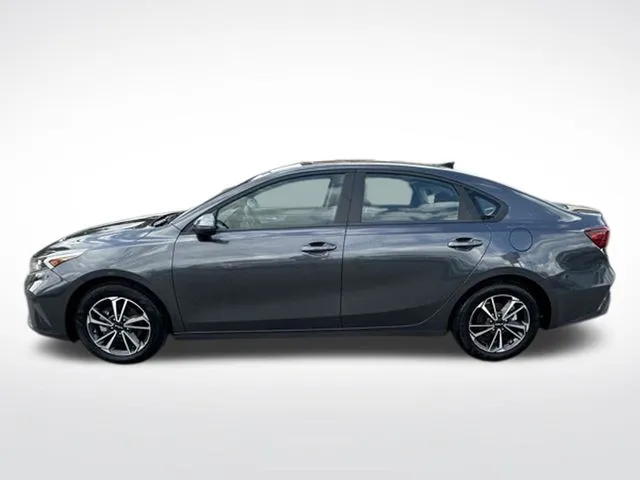 2023 Kia Forte LXS - Photo 15