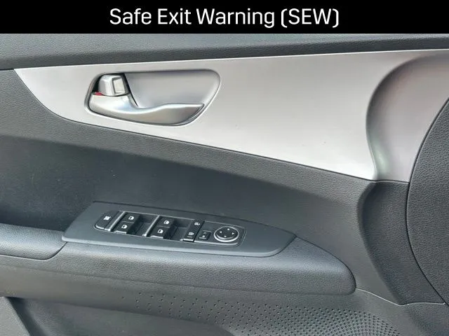 2023 Kia Forte LXS - Photo 13