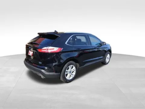More photos of 2020 Ford Edge SEL at Diamond Jim's West Allis, WI