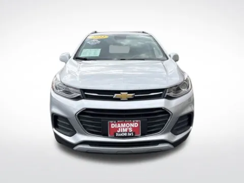 Photos of 2022 Chevrolet Trax LT for sale in Milwaukee, WI at Diamond Jim's West Allis