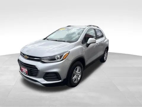 Photos of 2022 Chevrolet Trax LT for sale in Milwaukee, WI at Diamond Jim's West Allis