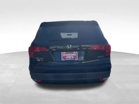 More photos of 2017 Honda Pilot EX-L at Diamond Jim's West Allis, WI