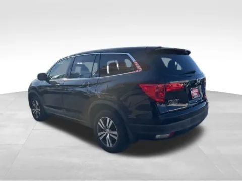 More photos of 2017 Honda Pilot EX-L at Diamond Jim's West Allis, WI