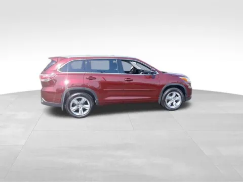 More photos of 2015 Toyota Highlander Limited at Diamond Jim's West Allis, WI