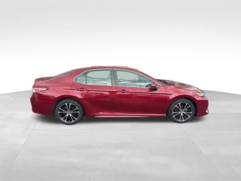 Photos of 2018 Toyota Camry SE for sale in Milwaukee, WI at Diamond Jim's West Allis