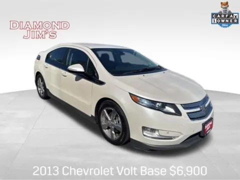 White 2013 Chevrolet Volt for sale in Milwaukee, WI
