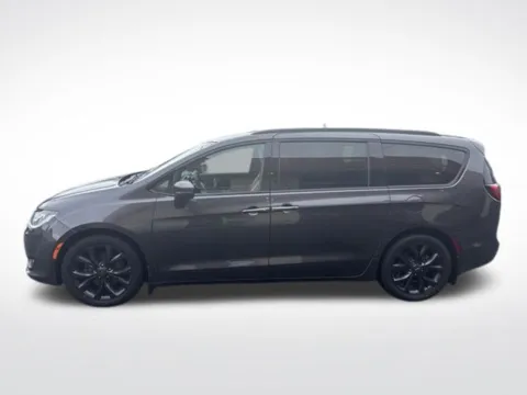 Photos of 2020 Chrysler Pacifica Limited for sale in Milwaukee, WI at Diamond Jim's West Allis