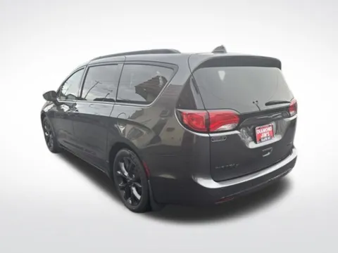 Another view of 2020 Chrysler Pacifica Limited for sale in Milwaukee, WI at Diamond Jim's West Allis