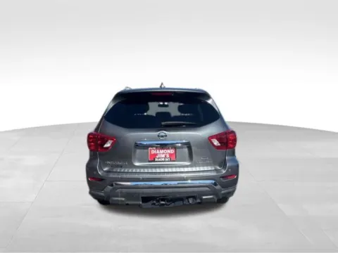 More photos of 2020 Nissan Pathfinder Platinum at Diamond Jim's West Allis, WI
