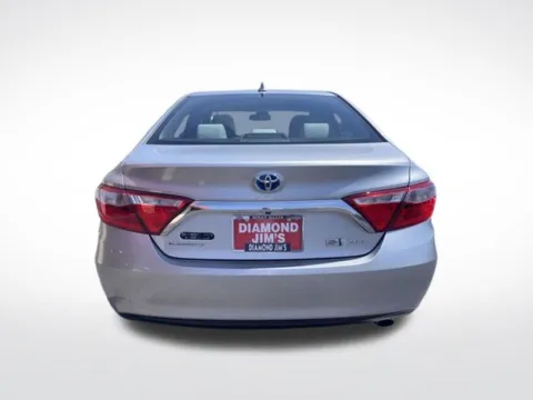 More photos of 2016 Toyota Camry Hybrid XLE at Diamond Jim's West Allis, WI