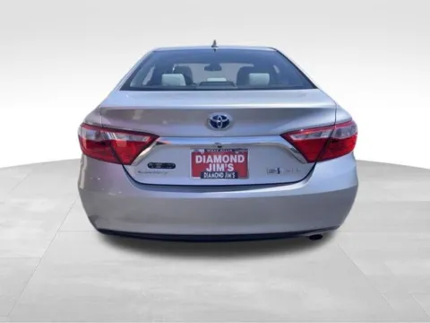More photos of 2016 Toyota Camry Hybrid XLE at Diamond Jim's West Allis, WI