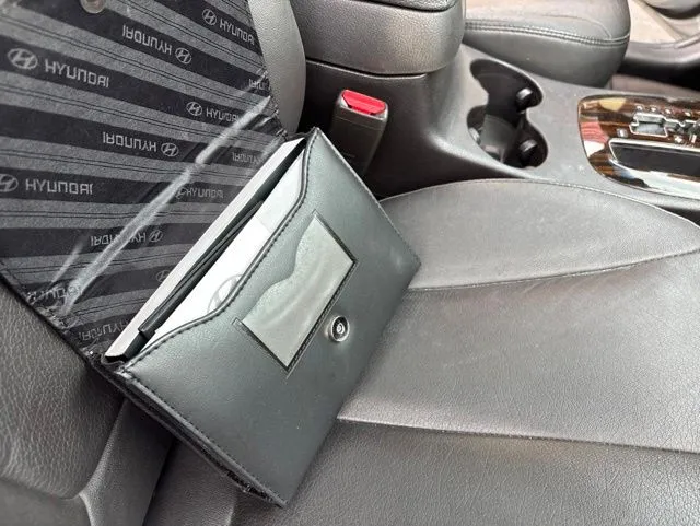2011 Hyundai Santa Fe Limited - Photo 22