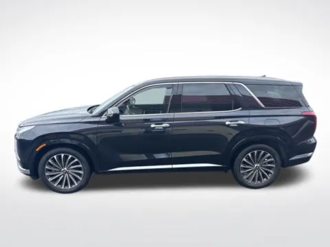 Photos of 2023 Hyundai Palisade Calligraphy for sale in Milwaukee, WI at Diamond Jim's West Allis