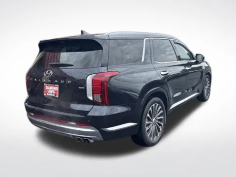 More photos of 2023 Hyundai Palisade Calligraphy at Diamond Jim's West Allis, WI