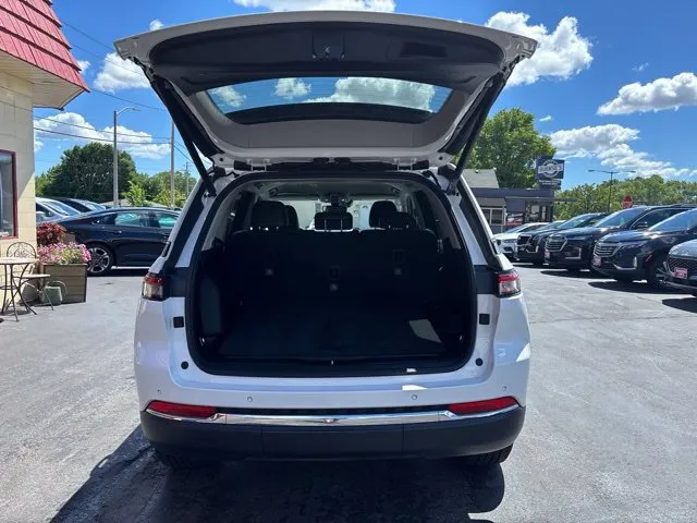 Jeep Grand Cherokee photo 17