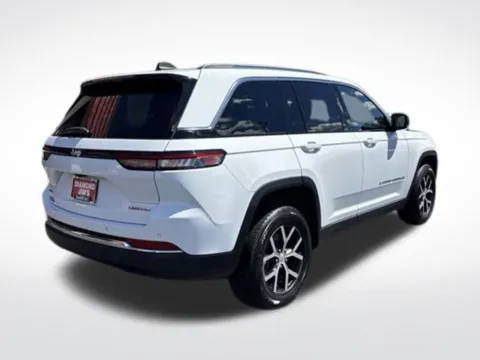 More photos of 2023 Jeep Grand Cherokee Limited at Diamond Jim's West Allis, WI
