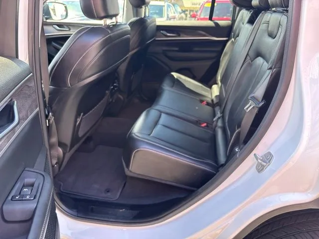 Jeep Grand Cherokee photo 16