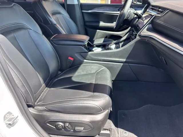 Jeep Grand Cherokee photo 19